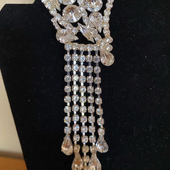 Large Rhinestone Parrot Brooch – Statement Bird Pin with Dangles - Picture 4 of 8